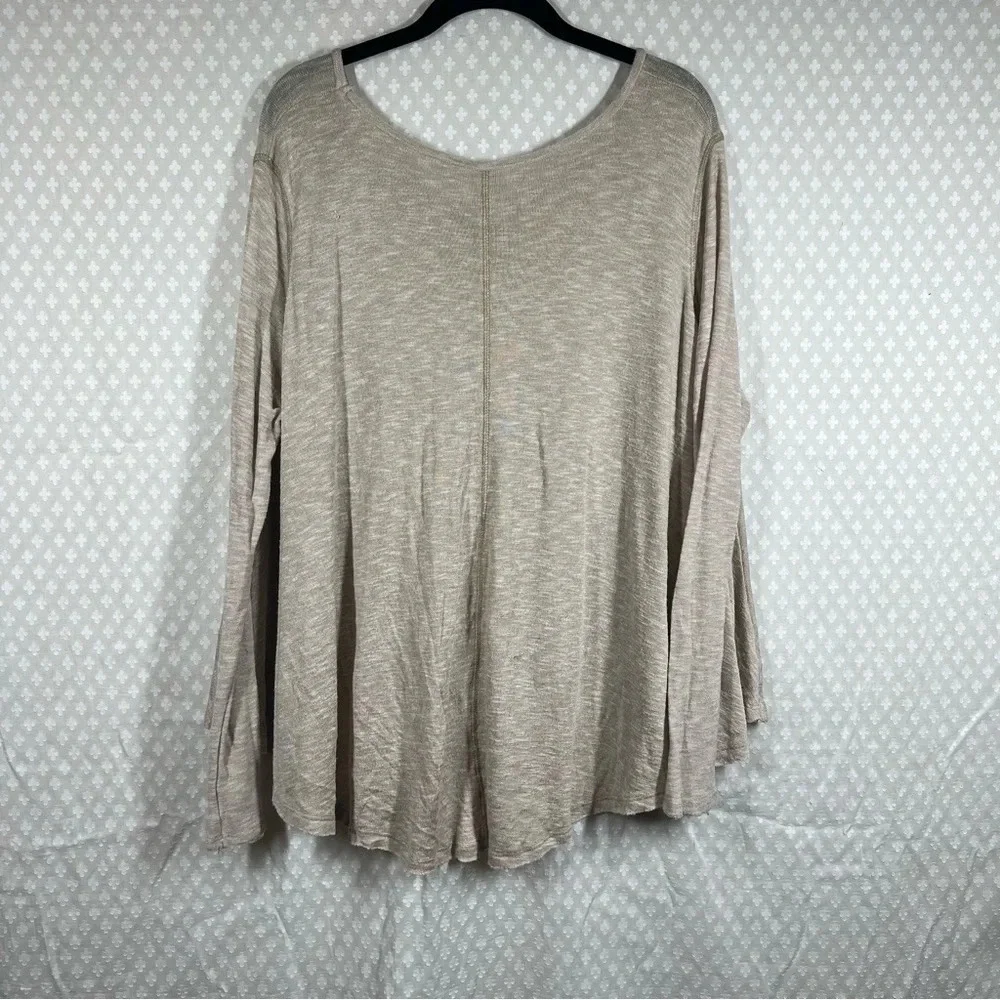 Free People We‎ The Free Cream Flowy Long Sleeve Hi Low Top